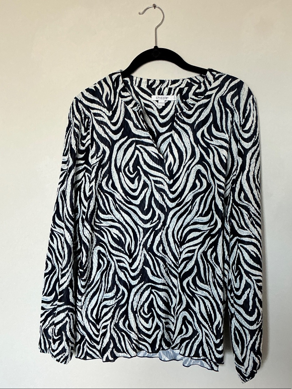 Chico's Black & White Zebra-Print Long Sleeve V-Neck Top